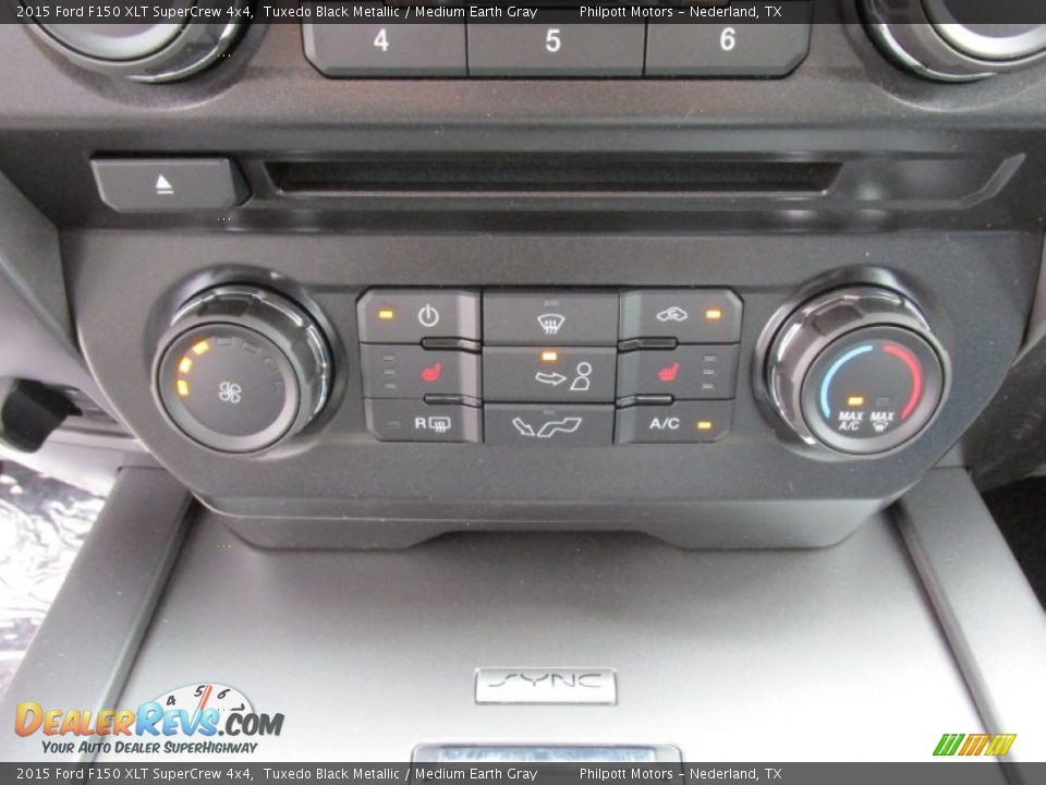 2015 Ford F150 XLT SuperCrew 4x4 Tuxedo Black Metallic / Medium Earth Gray Photo #30