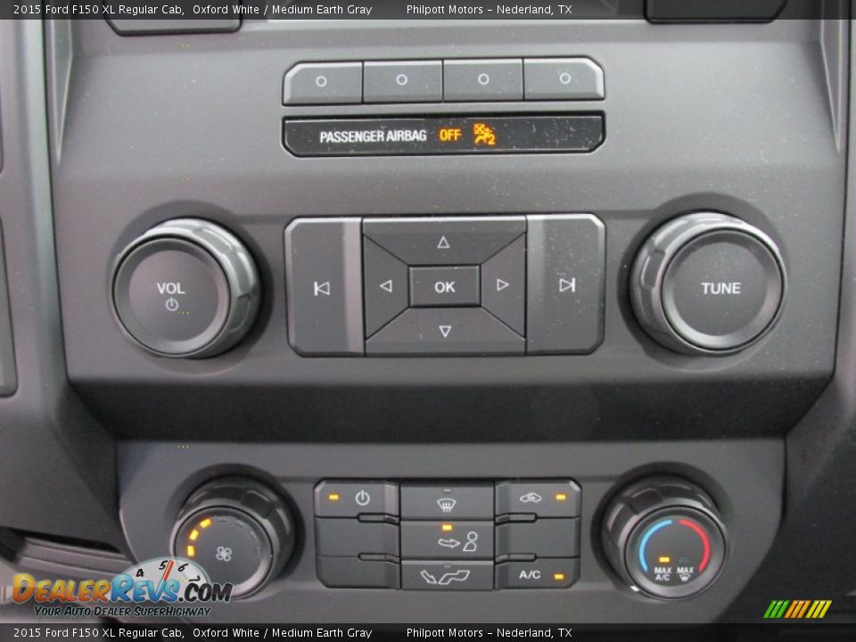 Controls of 2015 Ford F150 XL Regular Cab Photo #25