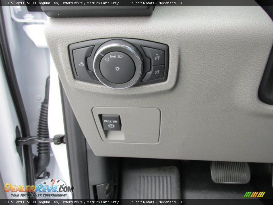 Controls of 2015 Ford F150 XL Regular Cab Photo #29