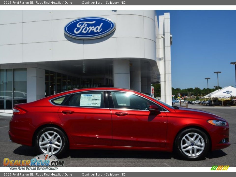 2015 Ford Fusion SE Ruby Red Metallic / Dune Photo #2