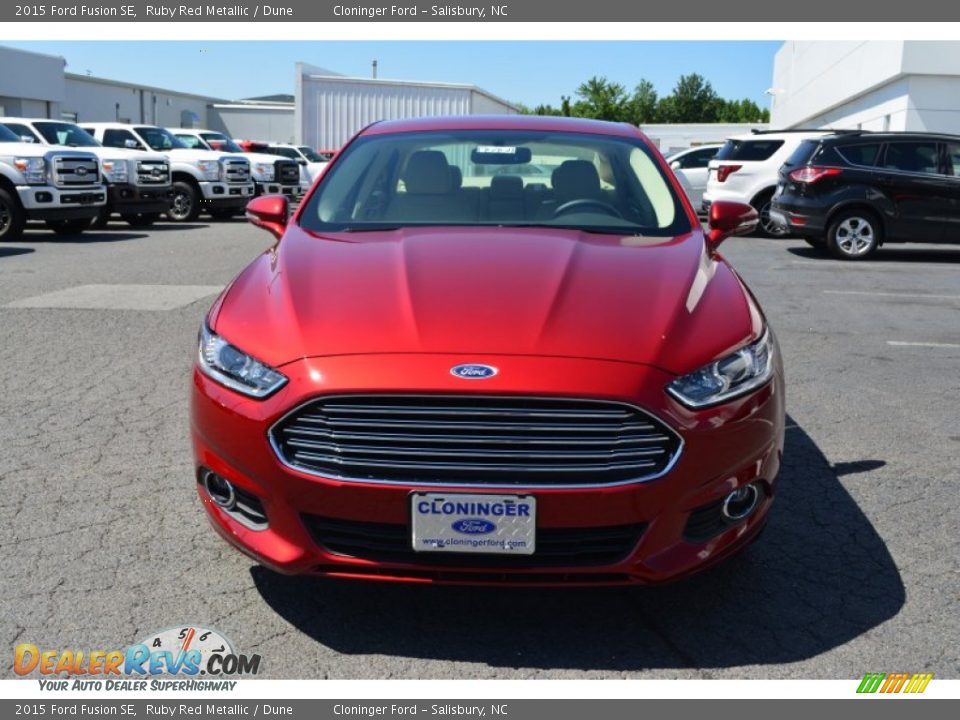 2015 Ford Fusion SE Ruby Red Metallic / Dune Photo #4