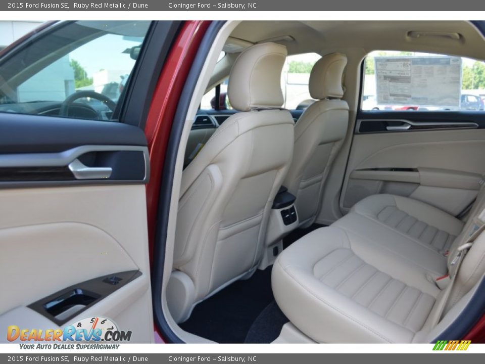 2015 Ford Fusion SE Ruby Red Metallic / Dune Photo #9
