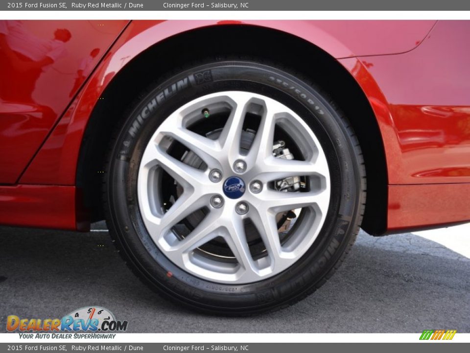 2015 Ford Fusion SE Ruby Red Metallic / Dune Photo #11
