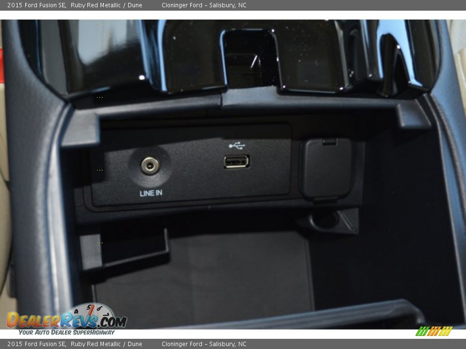 2015 Ford Fusion SE Ruby Red Metallic / Dune Photo #14