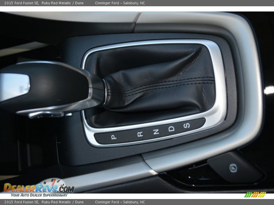2015 Ford Fusion SE Ruby Red Metallic / Dune Photo #15