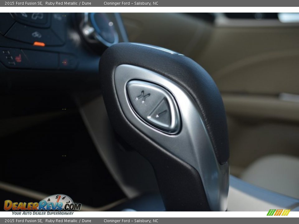 2015 Ford Fusion SE Ruby Red Metallic / Dune Photo #16