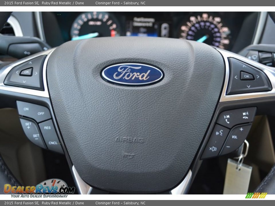 2015 Ford Fusion SE Ruby Red Metallic / Dune Photo #17