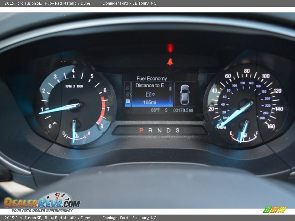 2015 Ford Fusion SE Ruby Red Metallic / Dune Photo #18
