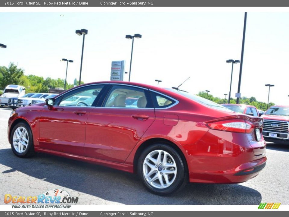 2015 Ford Fusion SE Ruby Red Metallic / Dune Photo #21