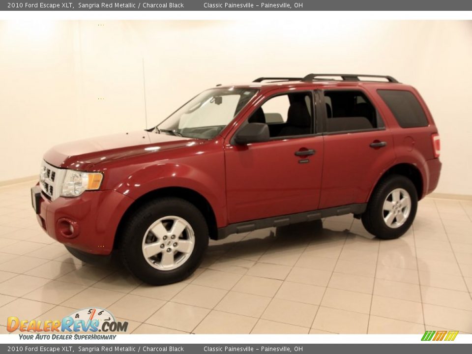 Front 3/4 View of 2010 Ford Escape XLT Photo #3