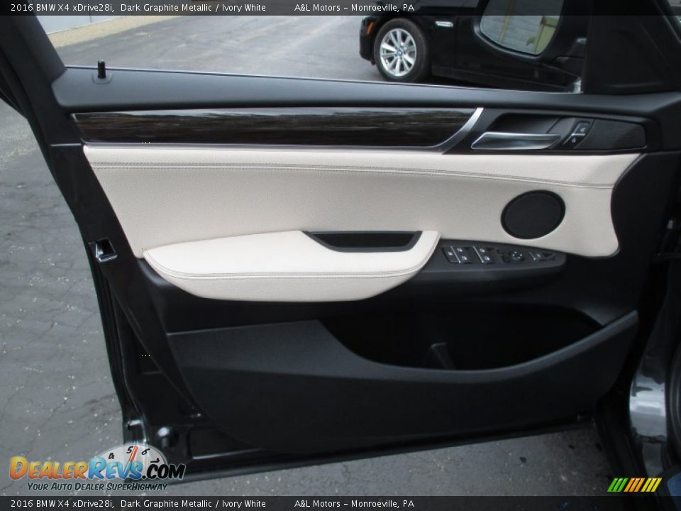 Door Panel of 2016 BMW X4 xDrive28i Photo #11