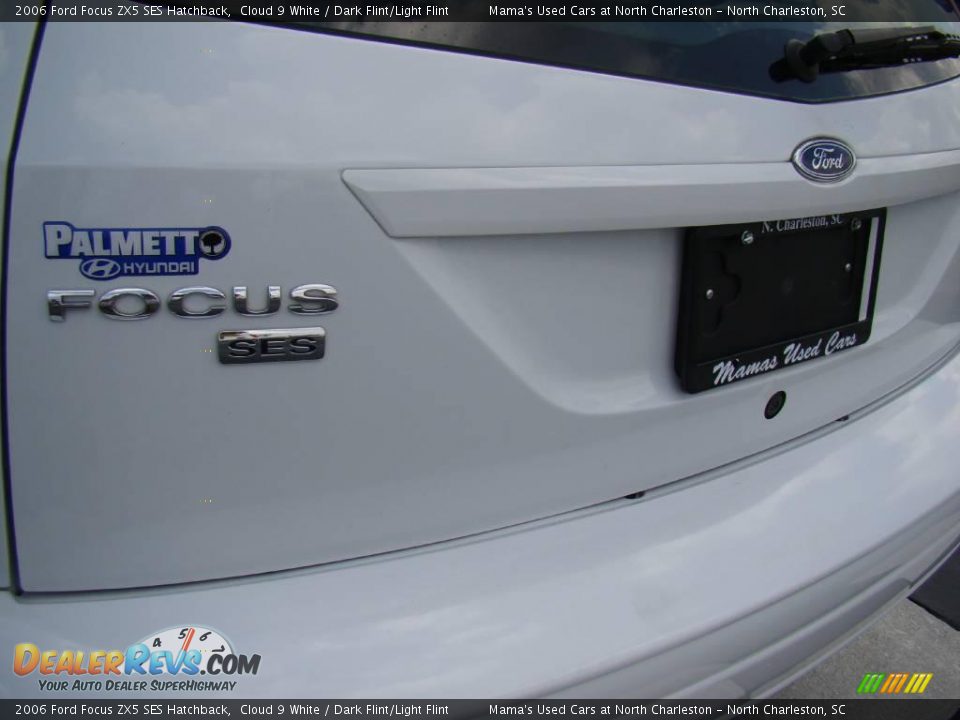 2006 Ford Focus ZX5 SES Hatchback Cloud 9 White / Dark Flint/Light Flint Photo #4