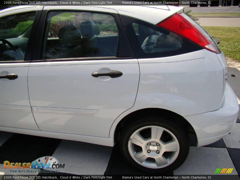 2006 Ford Focus ZX5 SES Hatchback Cloud 9 White / Dark Flint/Light Flint Photo #13