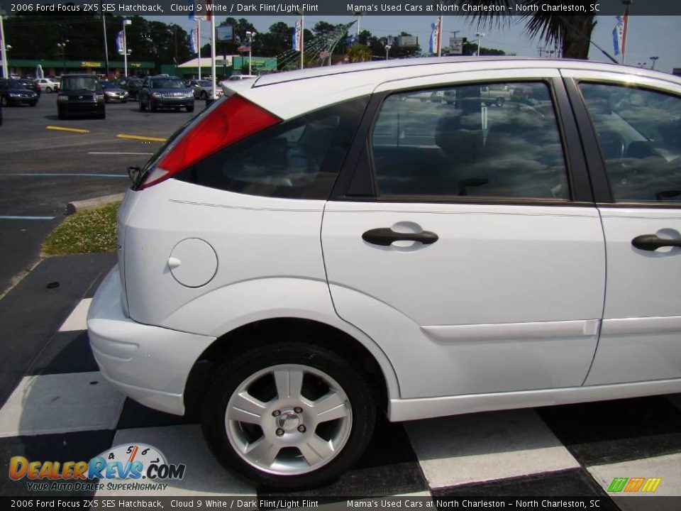 2006 Ford Focus ZX5 SES Hatchback Cloud 9 White / Dark Flint/Light Flint Photo #14