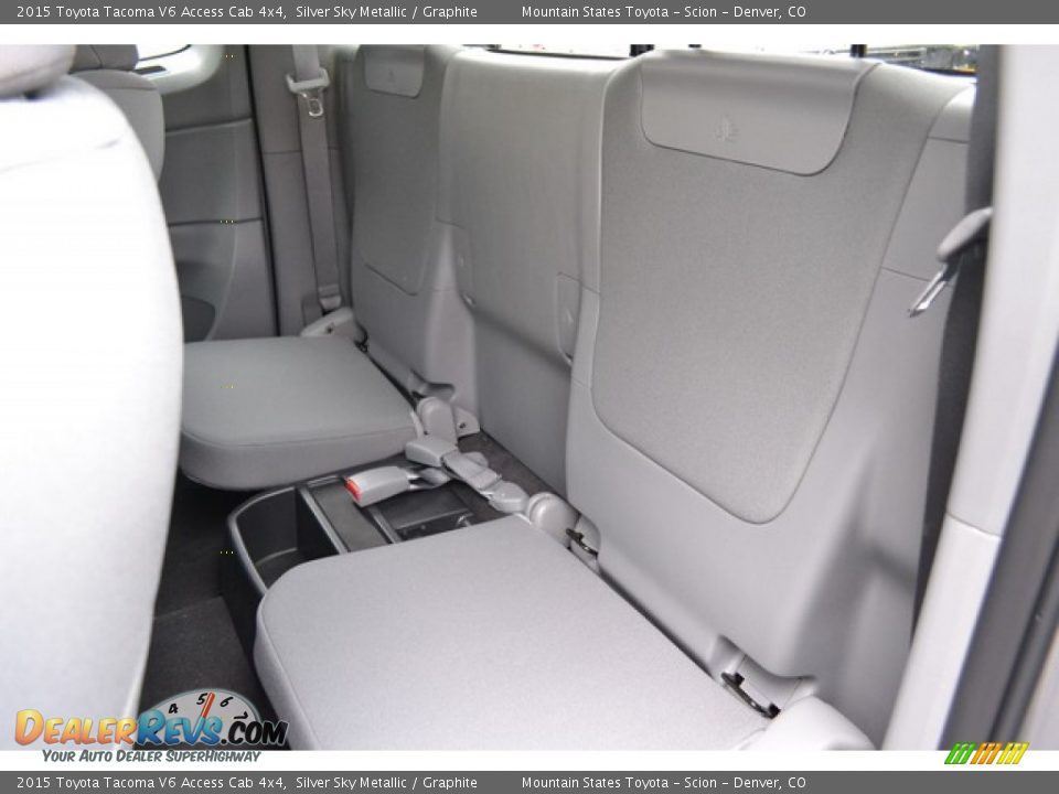 2015 Toyota Tacoma V6 Access Cab 4x4 Silver Sky Metallic / Graphite Photo #7