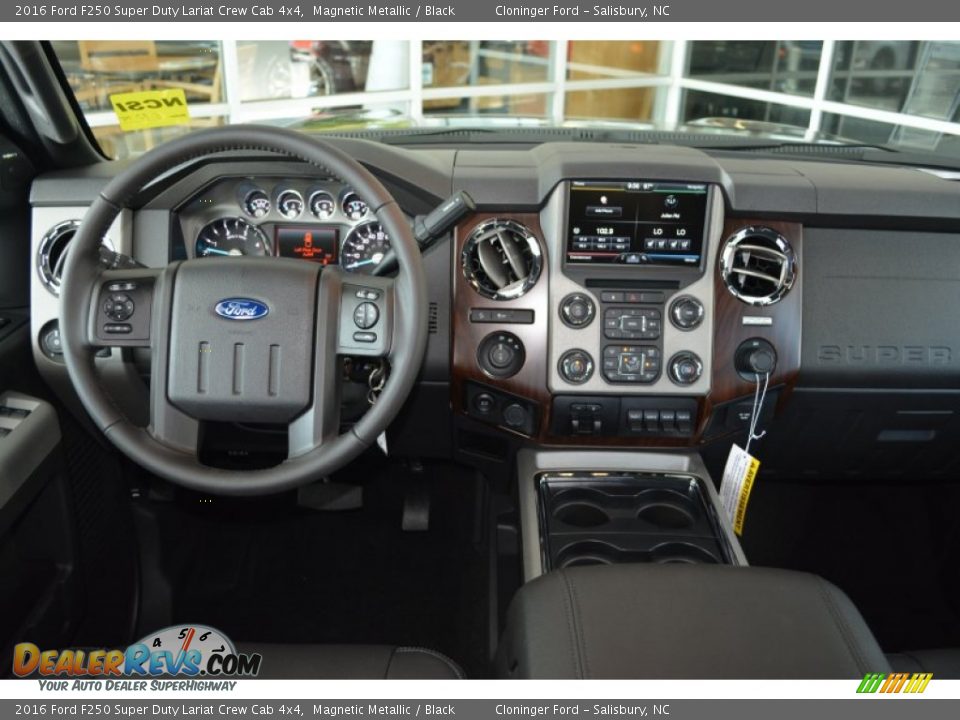Dashboard of 2016 Ford F250 Super Duty Lariat Crew Cab 4x4 Photo #11