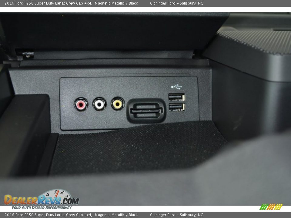 2016 Ford F250 Super Duty Lariat Crew Cab 4x4 Magnetic Metallic / Black Photo #19