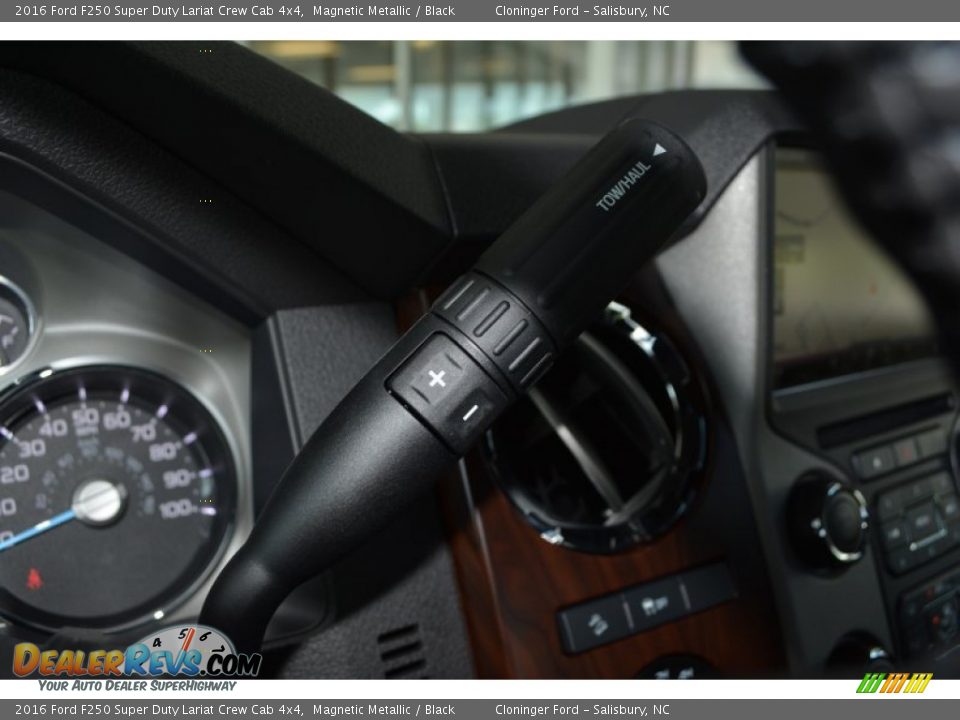 2016 Ford F250 Super Duty Lariat Crew Cab 4x4 Magnetic Metallic / Black Photo #24