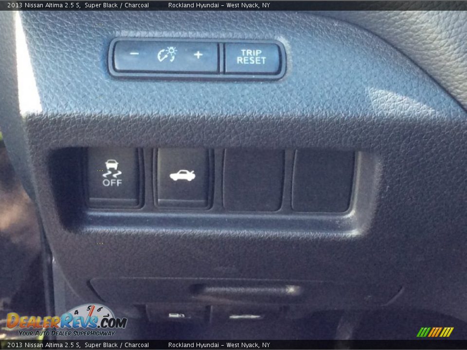 2013 Nissan Altima 2.5 S Super Black / Charcoal Photo #12