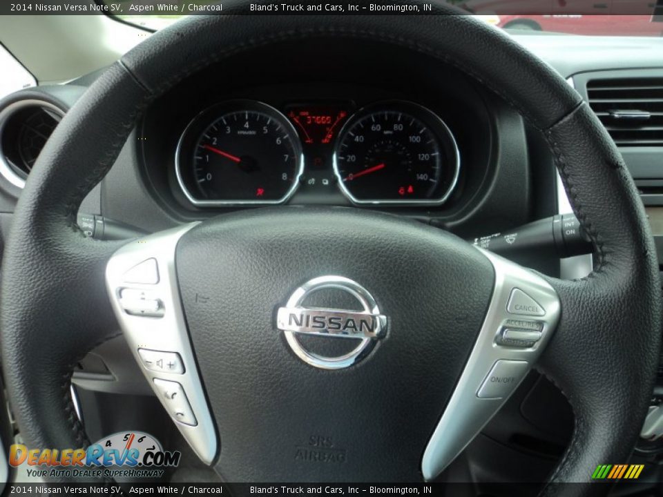 2014 Nissan Versa Note SV Aspen White / Charcoal Photo #8