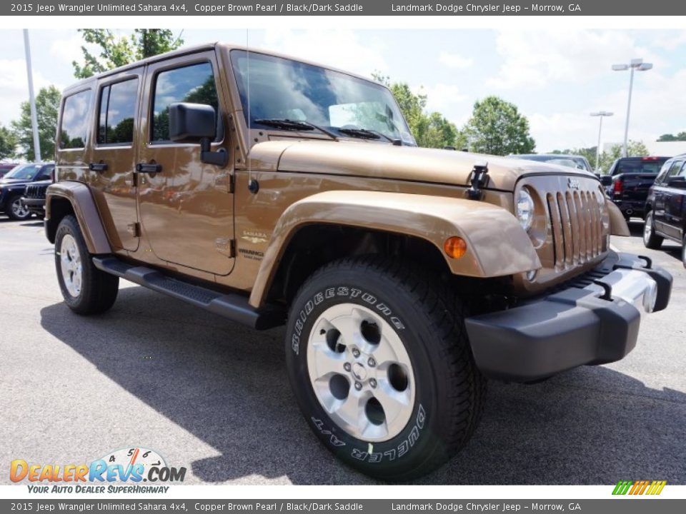 Front 3/4 View of 2015 Jeep Wrangler Unlimited Sahara 4x4 Photo #4