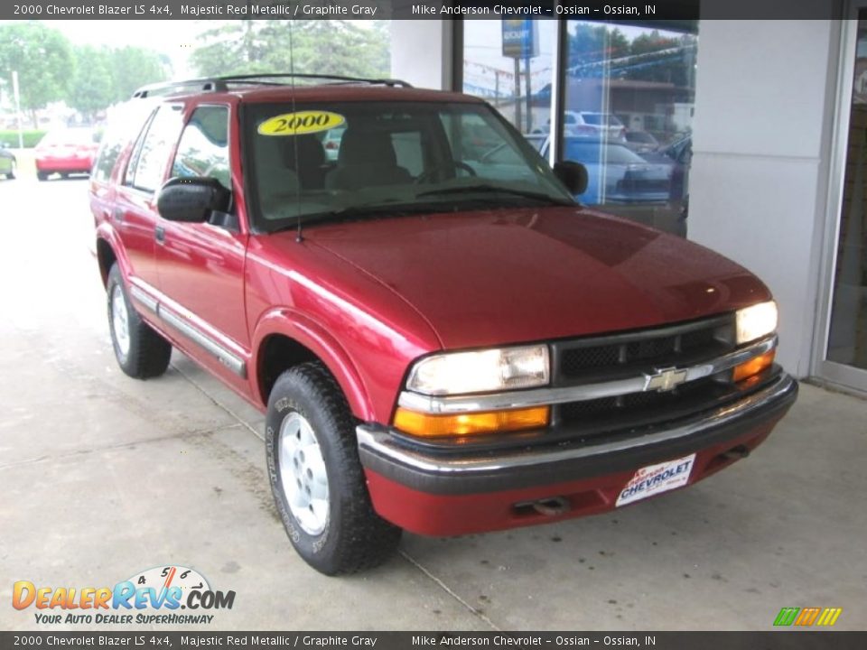 2000 Chevrolet Blazer LS 4x4 Majestic Red Metallic / Graphite Gray Photo #1