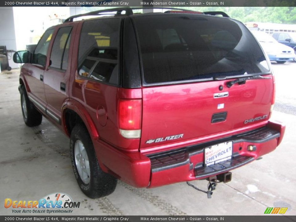 2000 Chevrolet Blazer LS 4x4 Majestic Red Metallic / Graphite Gray Photo #3