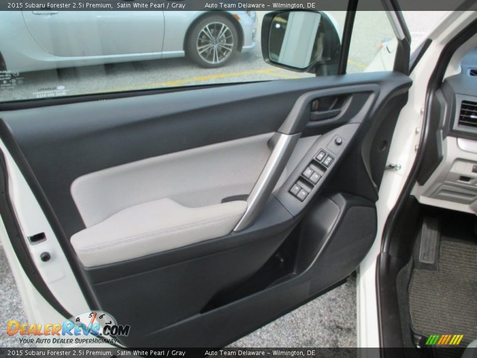 2015 Subaru Forester 2.5i Premium Satin White Pearl / Gray Photo #24