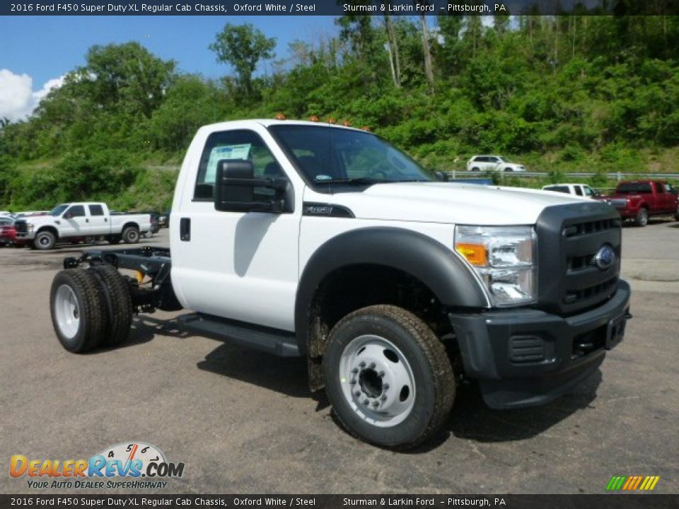 Front 3/4 View of 2016 Ford F450 Super Duty XL Regular Cab Chassis Photo #1