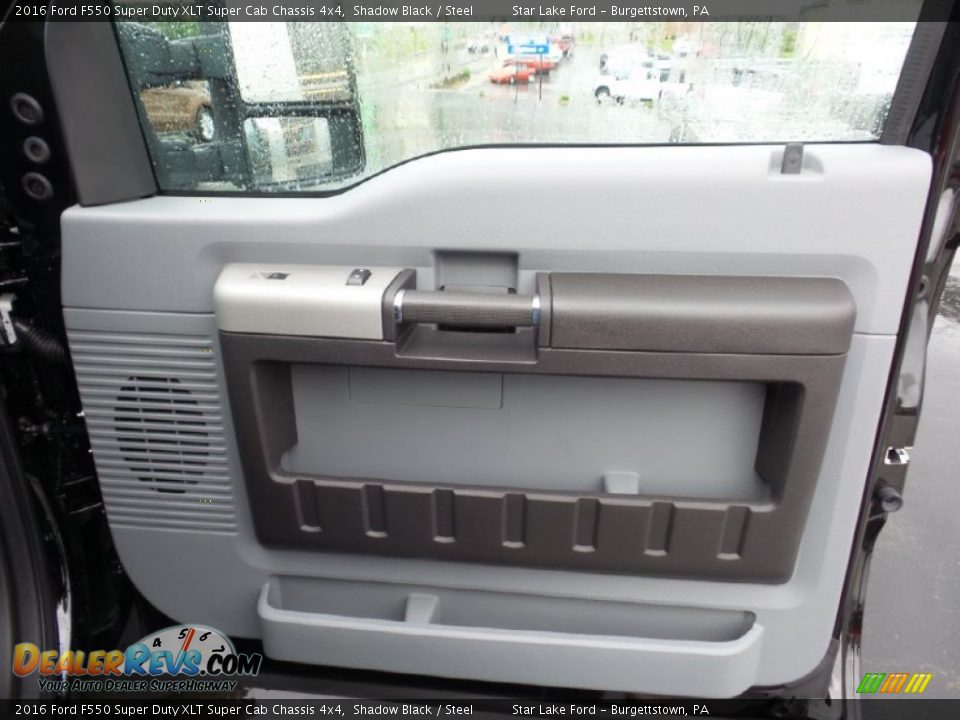 Door Panel of 2016 Ford F550 Super Duty XLT Super Cab Chassis 4x4 Photo #9