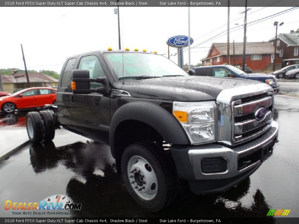 Front 3/4 View of 2016 Ford F550 Super Duty XLT Super Cab Chassis 4x4 Photo #10