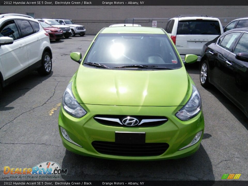 2012 Hyundai Accent SE 5 Door Electrolyte Green / Black Photo #2