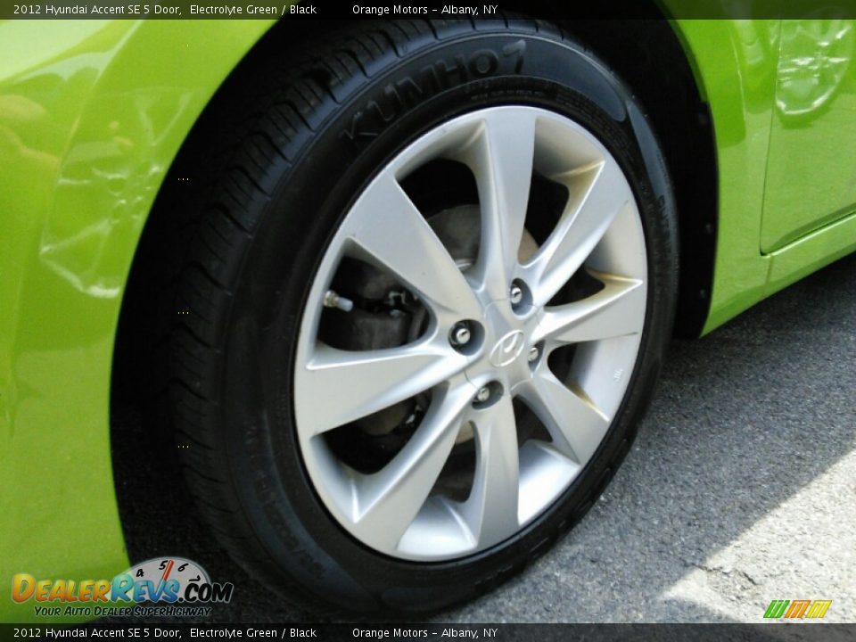 2012 Hyundai Accent SE 5 Door Electrolyte Green / Black Photo #5