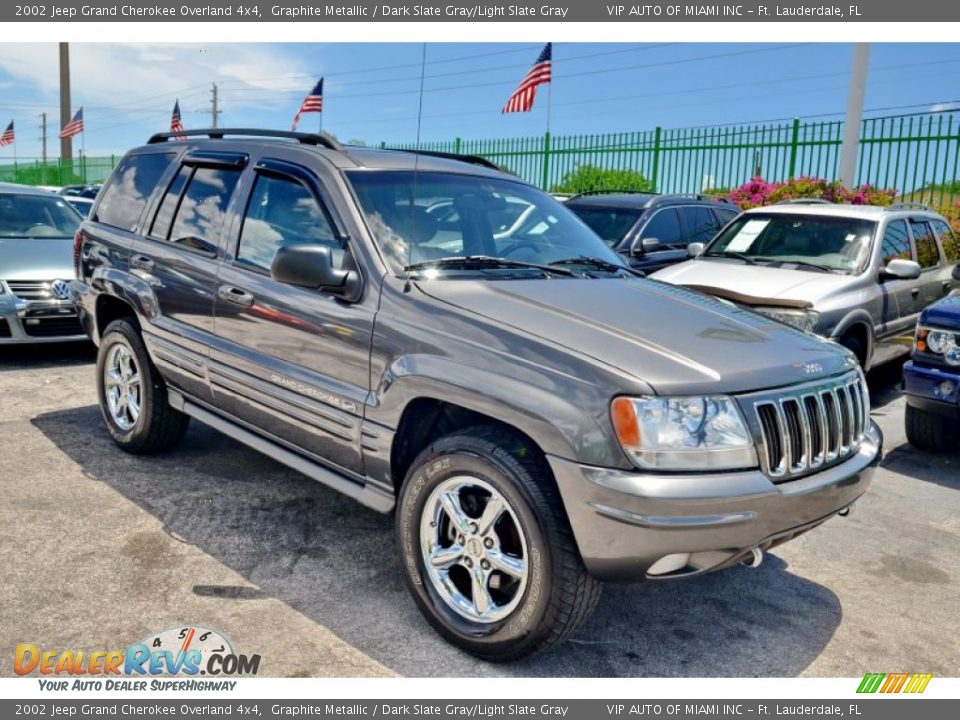 Front 3/4 View of 2002 Jeep Grand Cherokee Overland 4x4 Photo #5