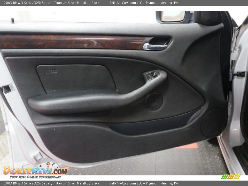 2003 BMW 3 Series 325i Sedan Titanium Silver Metallic / Black Photo #12