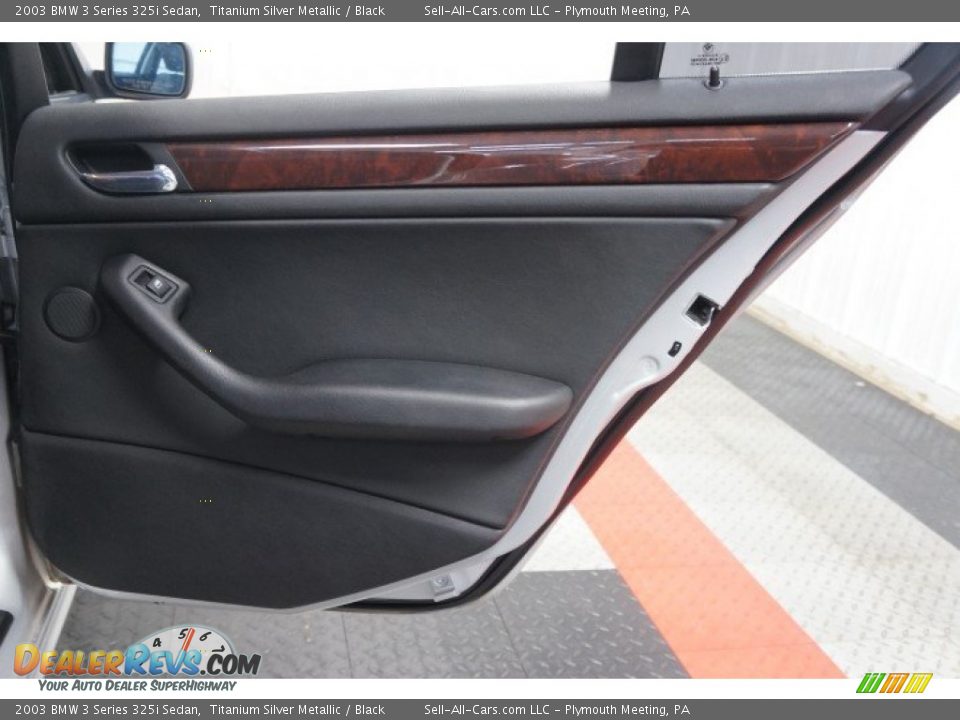 2003 BMW 3 Series 325i Sedan Titanium Silver Metallic / Black Photo #15