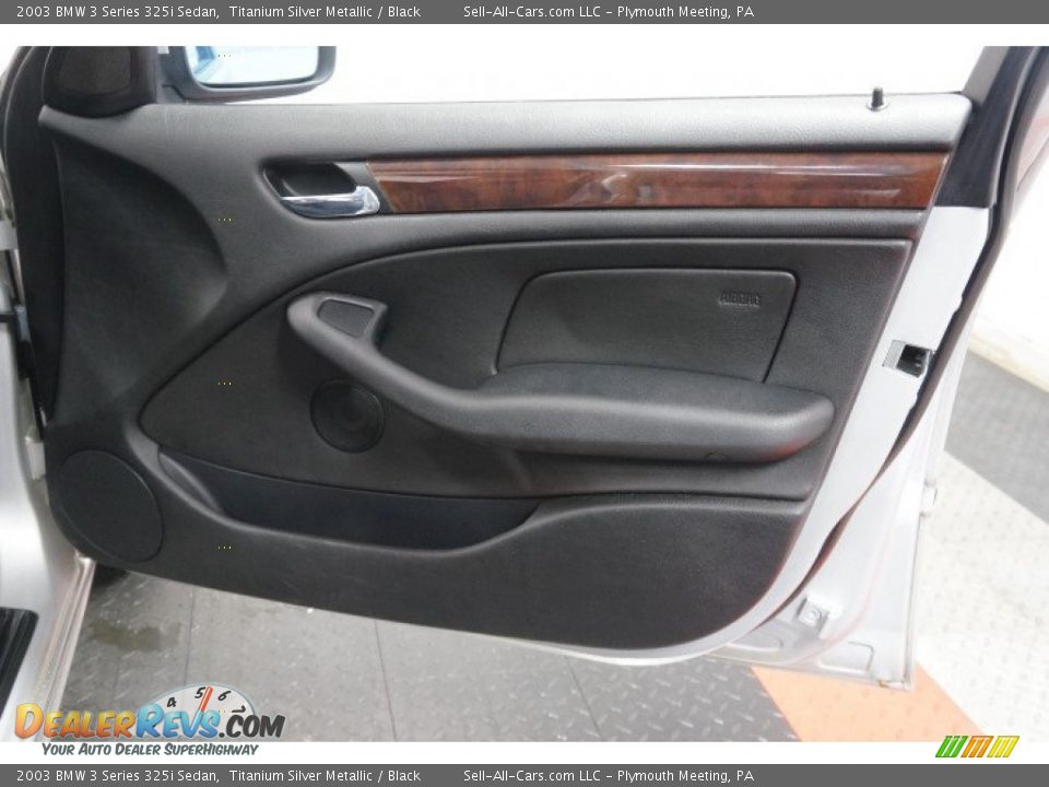 2003 BMW 3 Series 325i Sedan Titanium Silver Metallic / Black Photo #16