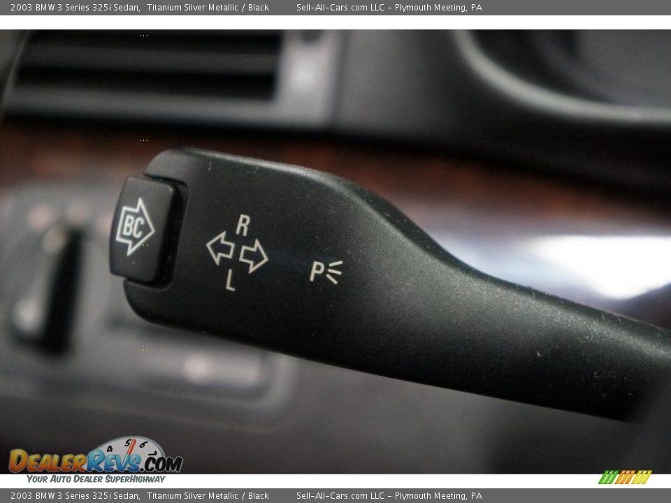 2003 BMW 3 Series 325i Sedan Titanium Silver Metallic / Black Photo #28