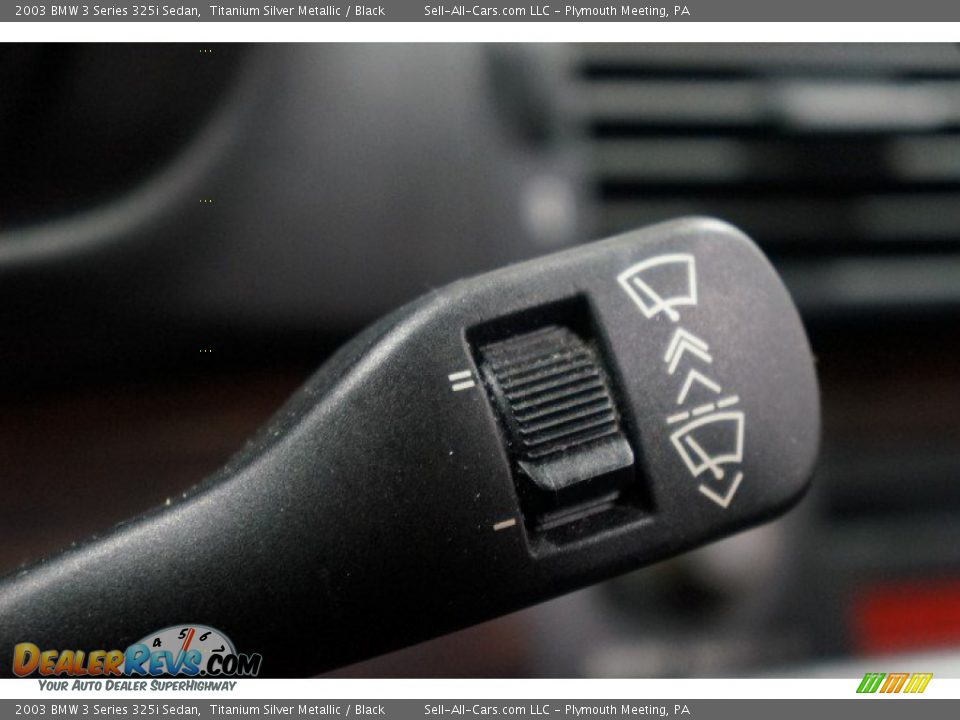 2003 BMW 3 Series 325i Sedan Titanium Silver Metallic / Black Photo #29