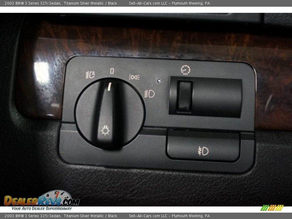 2003 BMW 3 Series 325i Sedan Titanium Silver Metallic / Black Photo #30