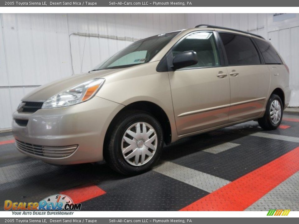 2005 Toyota Sienna LE Desert Sand Mica / Taupe Photo #2