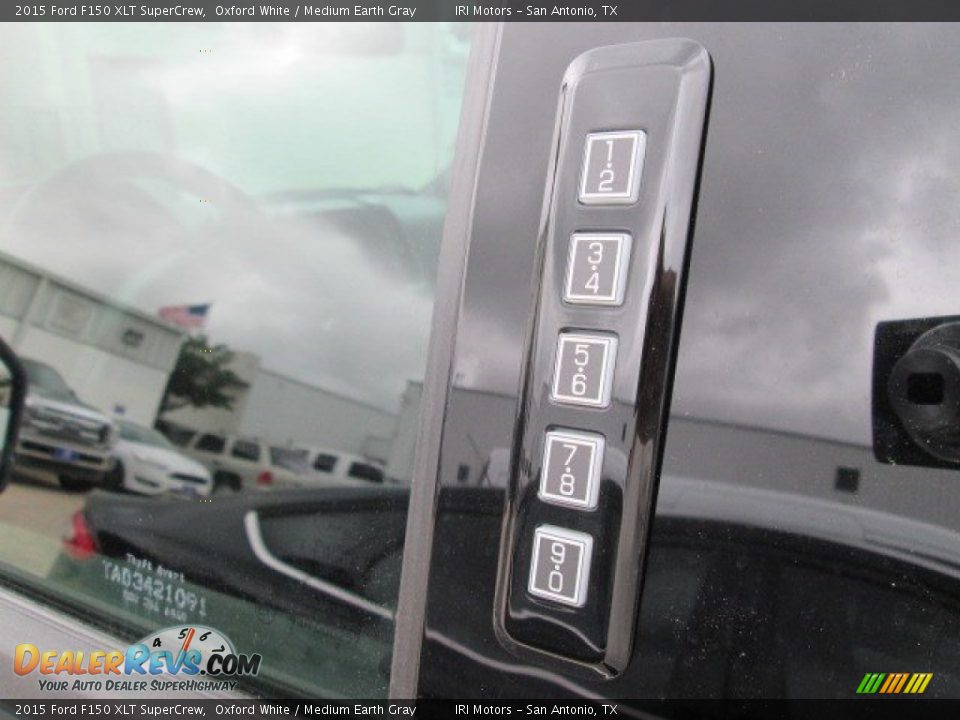 2015 Ford F150 XLT SuperCrew Oxford White / Medium Earth Gray Photo #9