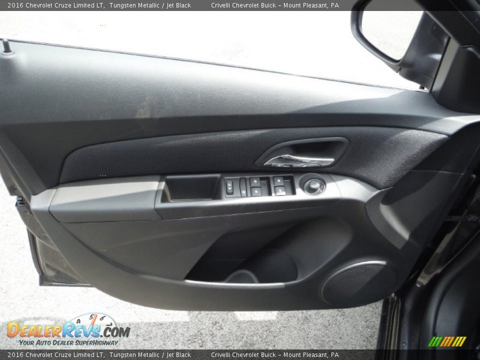 Door Panel of 2016 Chevrolet Cruze Limited LT Photo #11