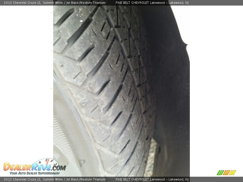 2013 Chevrolet Cruze LS Summit White / Jet Black/Medium Titanium Photo #24