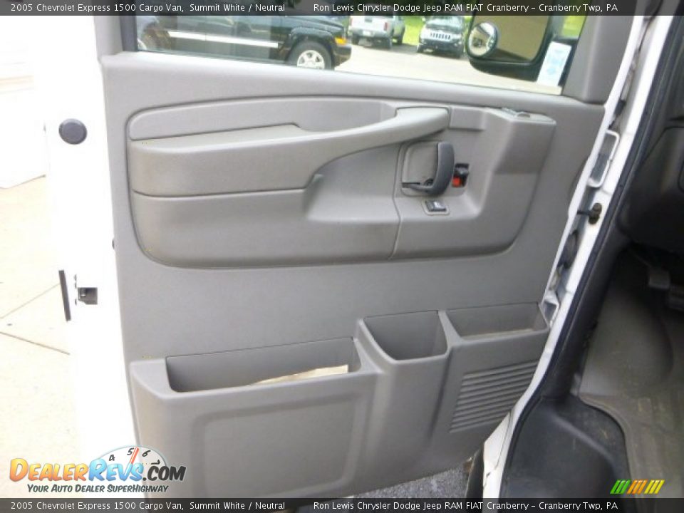 2005 Chevrolet Express 1500 Cargo Van Summit White / Neutral Photo #15