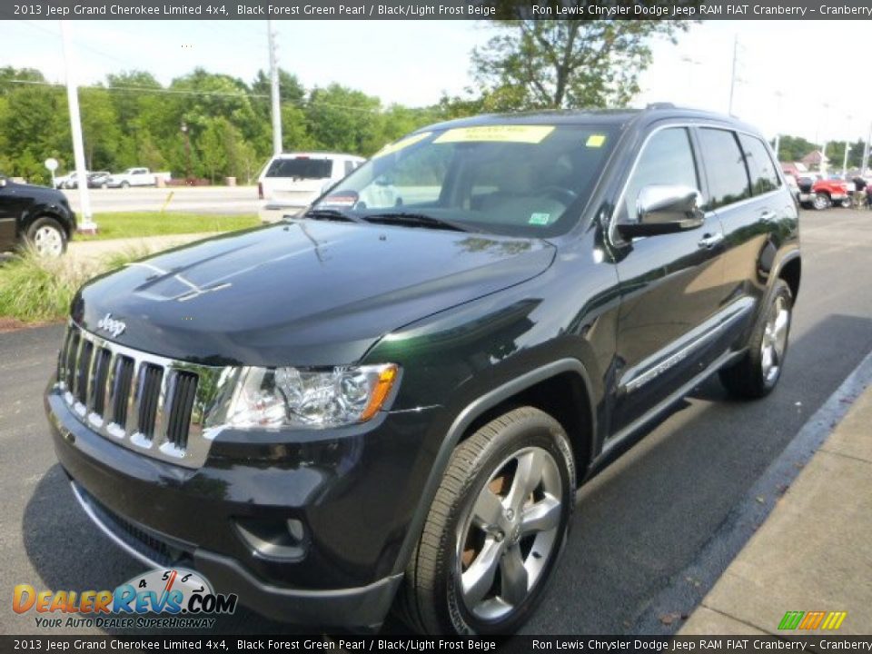 Front 3/4 View of 2013 Jeep Grand Cherokee Limited 4x4 Photo #5