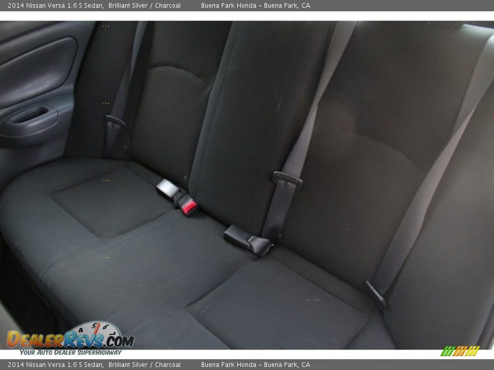 2014 Nissan Versa 1.6 S Sedan Brilliant Silver / Charcoal Photo #15
