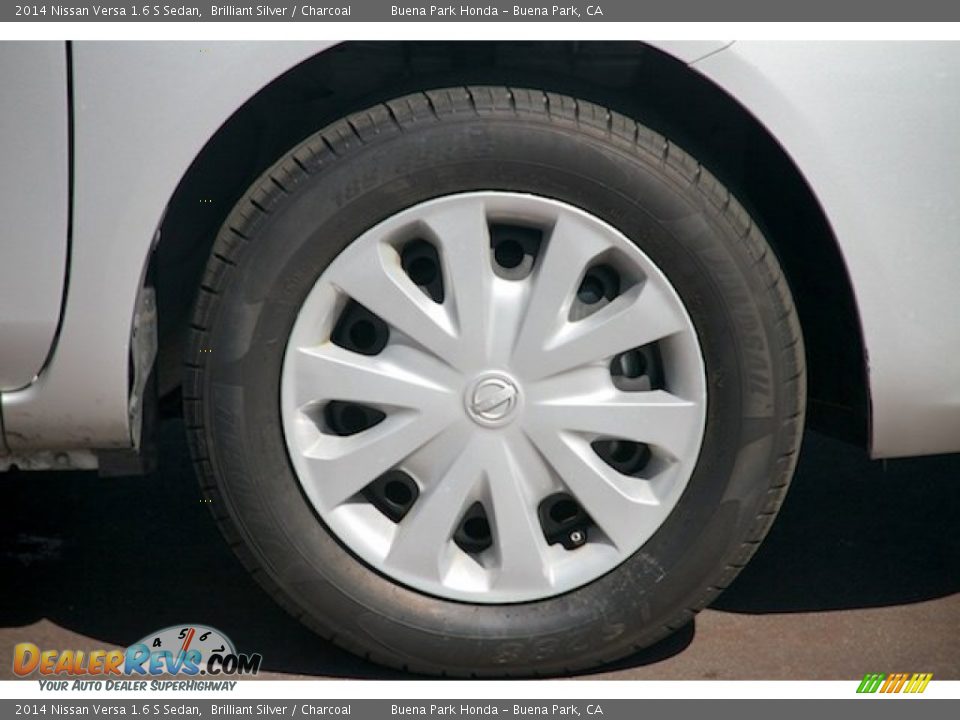 2014 Nissan Versa 1.6 S Sedan Brilliant Silver / Charcoal Photo #29