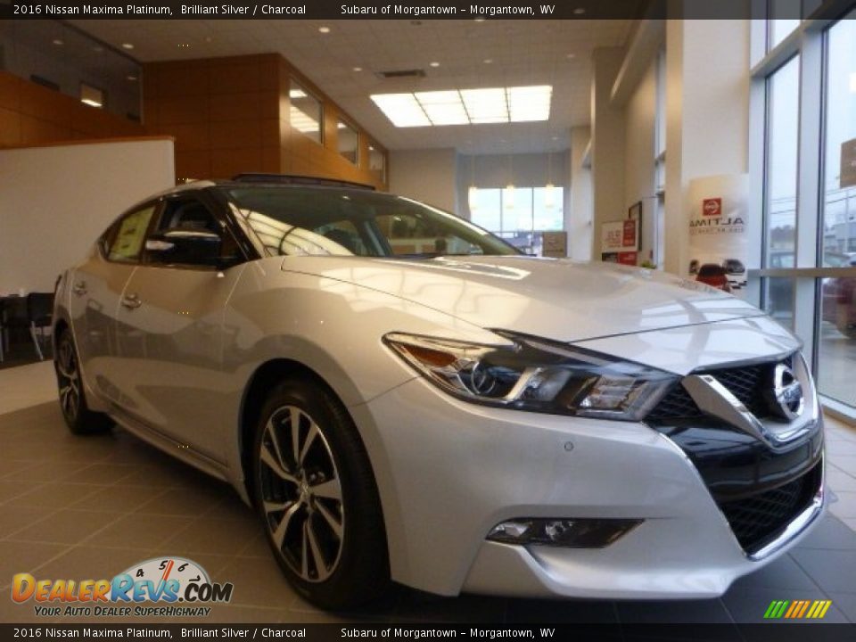 Front 3/4 View of 2016 Nissan Maxima Platinum Photo #1
