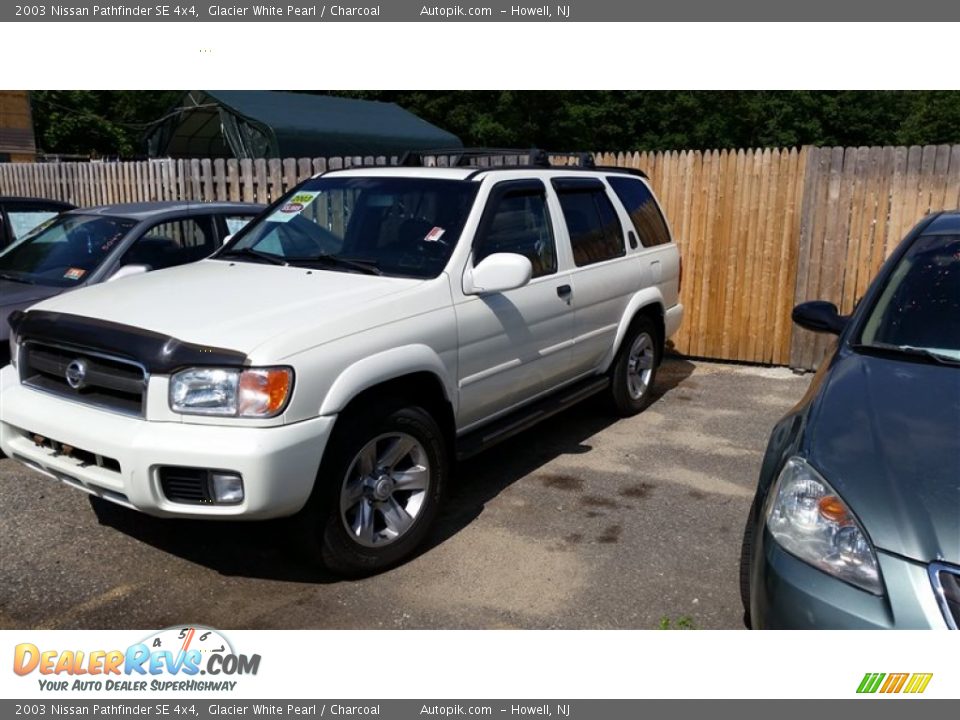 Front 3/4 View of 2003 Nissan Pathfinder SE 4x4 Photo #2